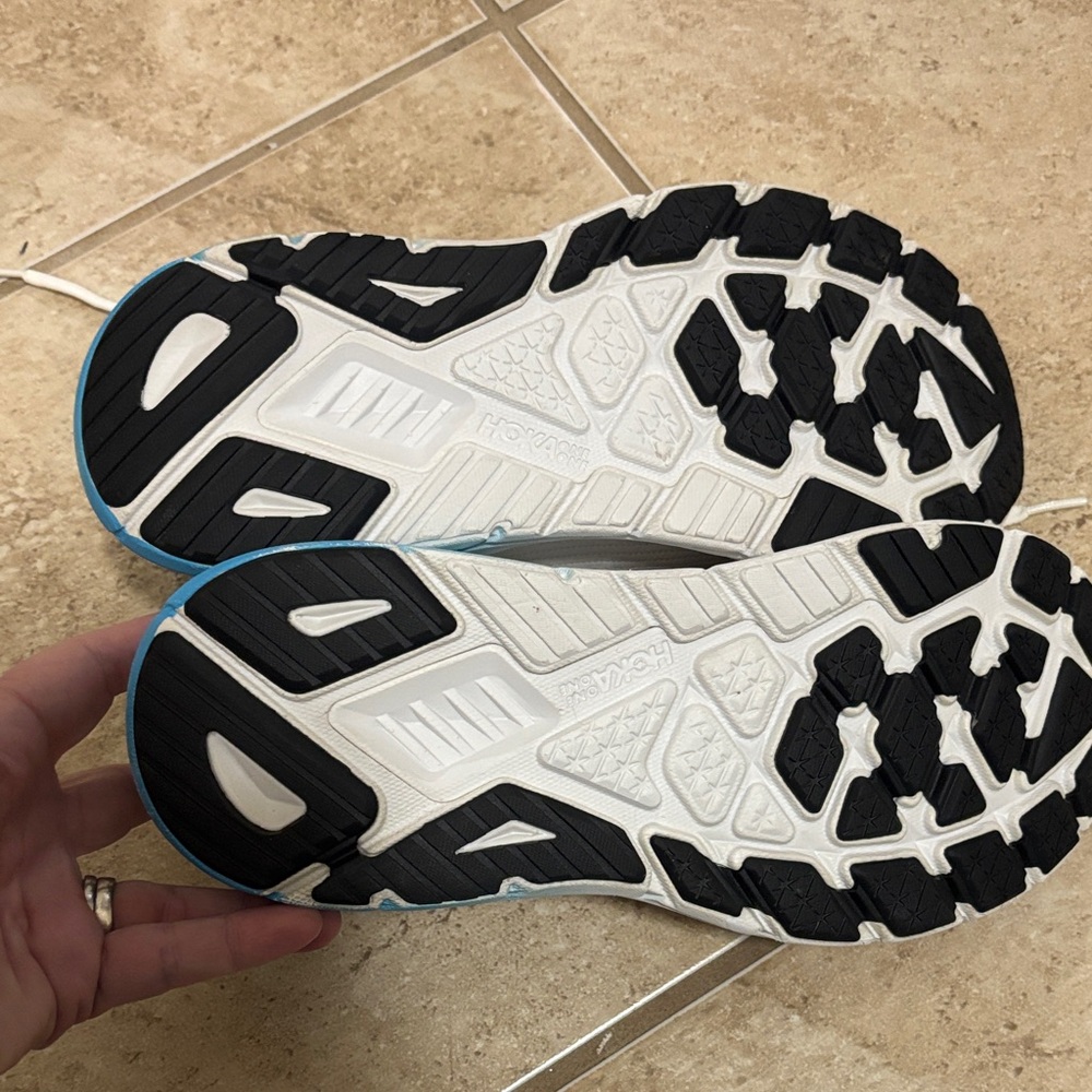 Hoka Arahi 7 Blue and White Sneakers - Picture 4 of 9